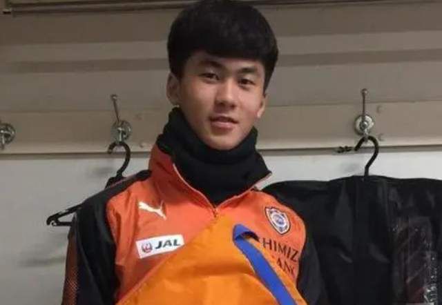 裸体瑜伽激情视频